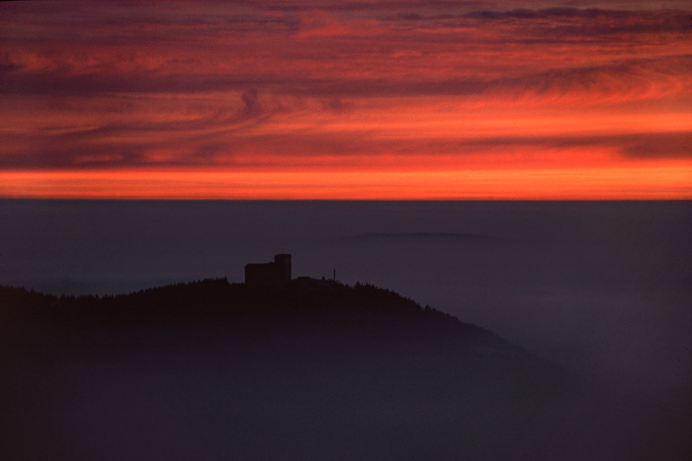 Blick zum Ringberg . Rosenkopfstraße bei Goldlauter . 1996 (Foto: Andreas Kuhrt)