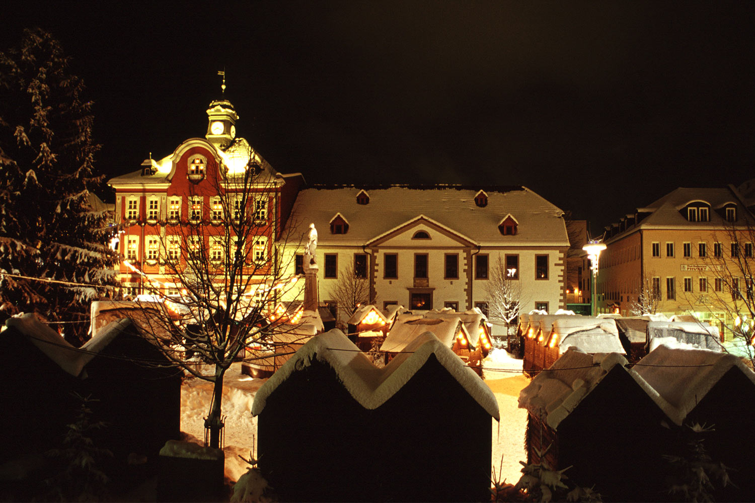 Weihnachtsmarkt . Marktplatz . Suhl . 2001 (Foto: Manuela Hahnebach)