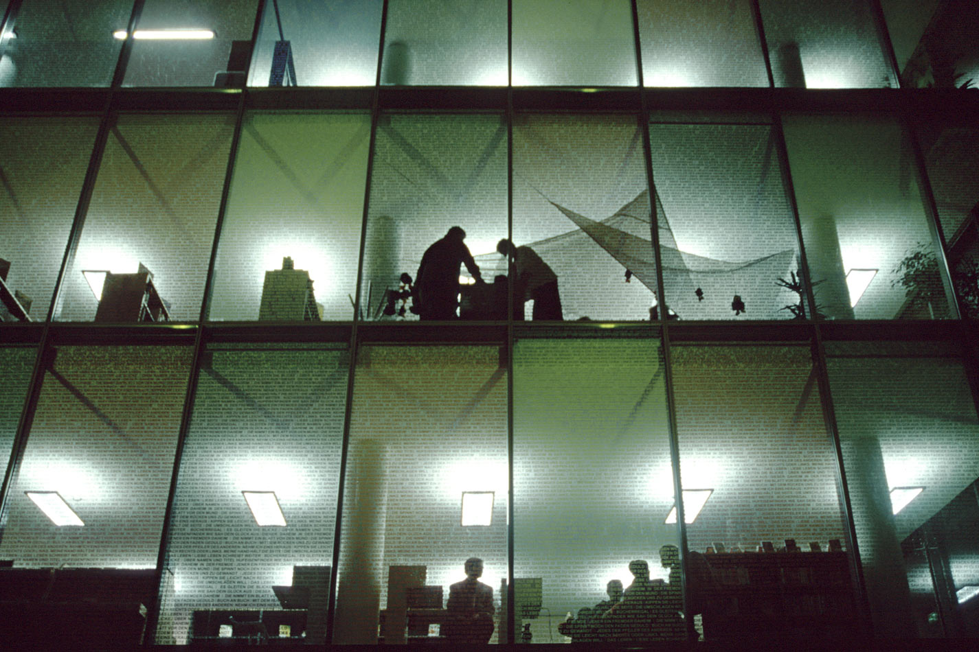 Bibliothek . Bahnhofstraße . Suhl . 2004 (Foto: Manuela Hahnebach)