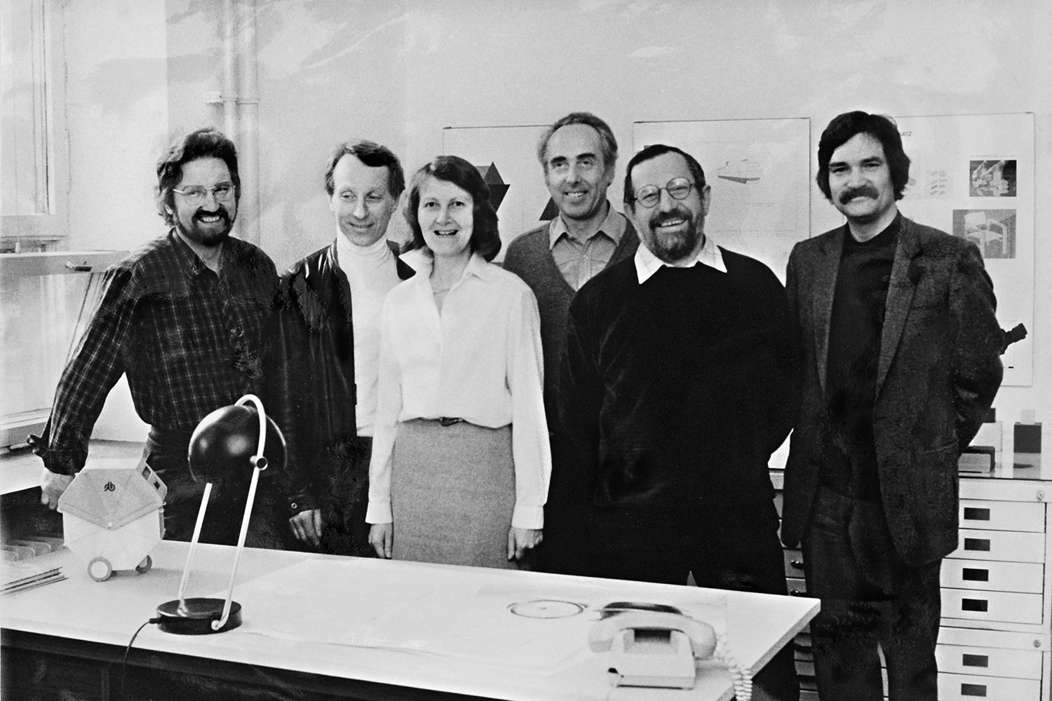 KHB Betreuer Design: Pötter (Werkstattleiter), Mario Prokop (Assistent), Fachdozenten Christa Petroff-Bohne, Alfred Hückler, Erich John, Dietmar Pallocks . 1983 (Foto: KHB, Repro)