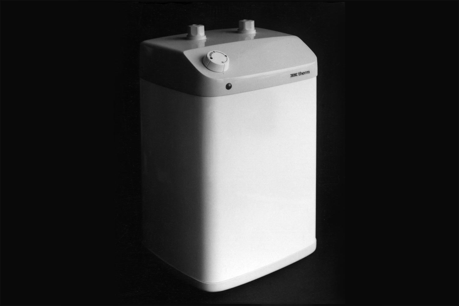 Heißwasserspeicher (Holzmodell) . EGS (Produkt Design: Andreas Kuhrt mit Manuela Hahnebach, 1988)