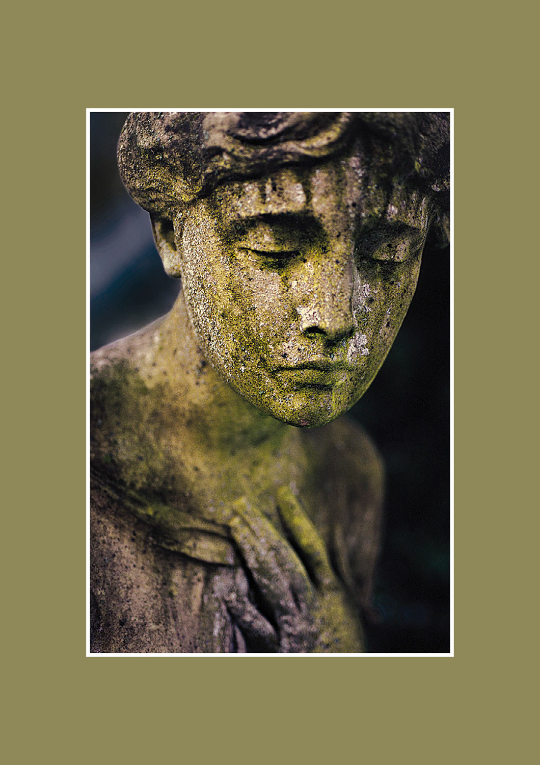 Skulptur "Lilli" auf dem Friedhof Suhl (Foto: Andreas Kuhrt 2005)