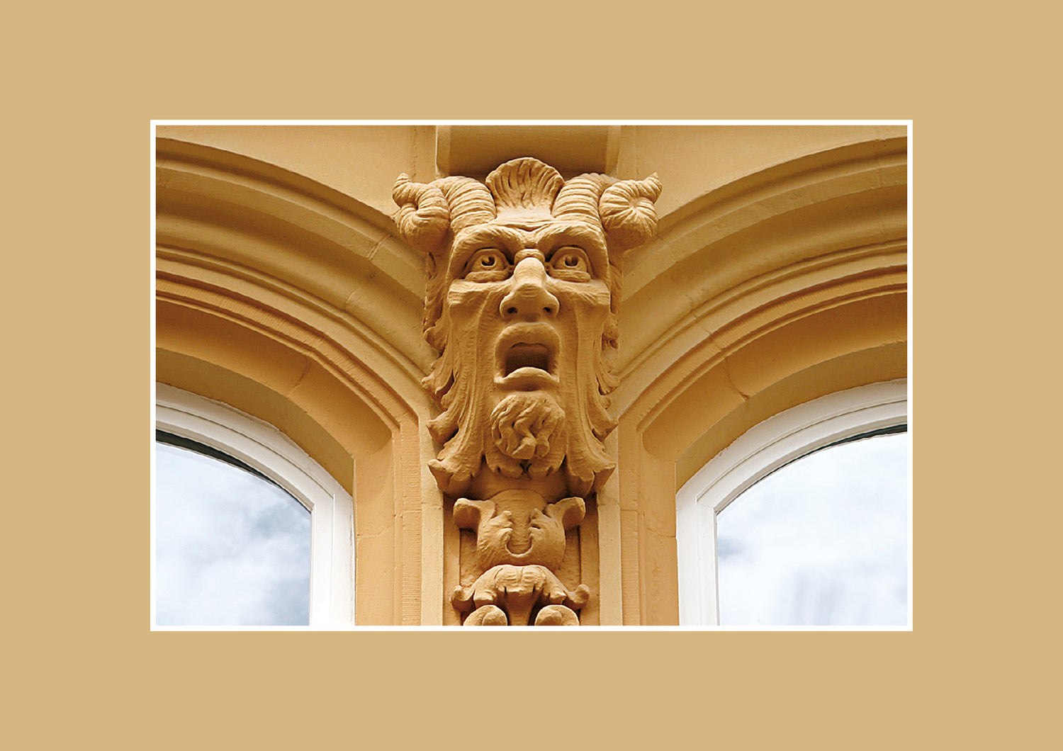 Widderkopf . Fassadendetail an der Meffert-Villa Suhl (1900, 1929-33 zur Sparkasse umgebaut) (Foto: Andreas Kuhrt 2005)