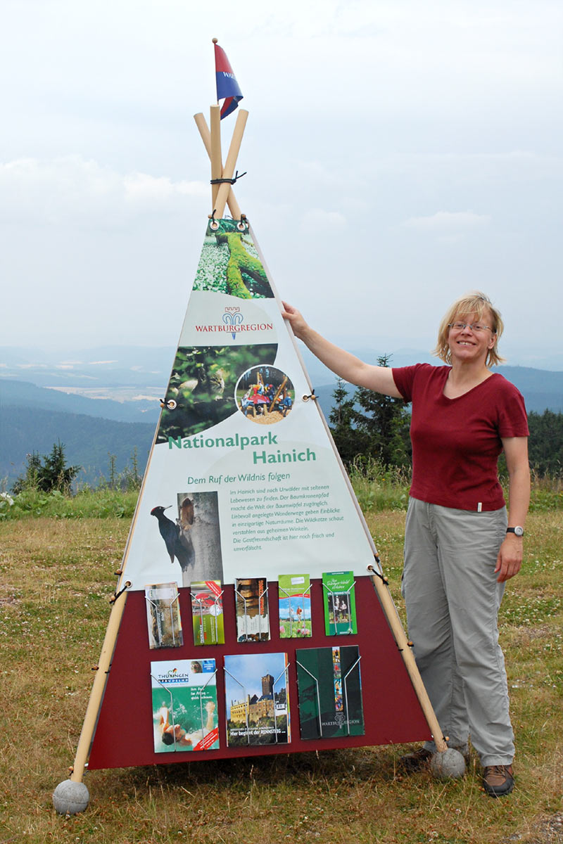 Info Tipi: Aufbau (Demo) . Tourismusamt Wartburgkreis . 2006 (Design: Manuela Hahnebach, Andreas Kuhrt)