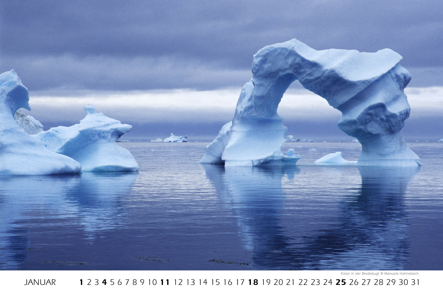 Eisberg in der Bredebugt (Foto: Manuela Hahnebach) . Fotokalender Grönland 2009 . Fotografie Manuela Hahnebach & Andreas Kuhrt (Gestaltung: Designakut 2008)