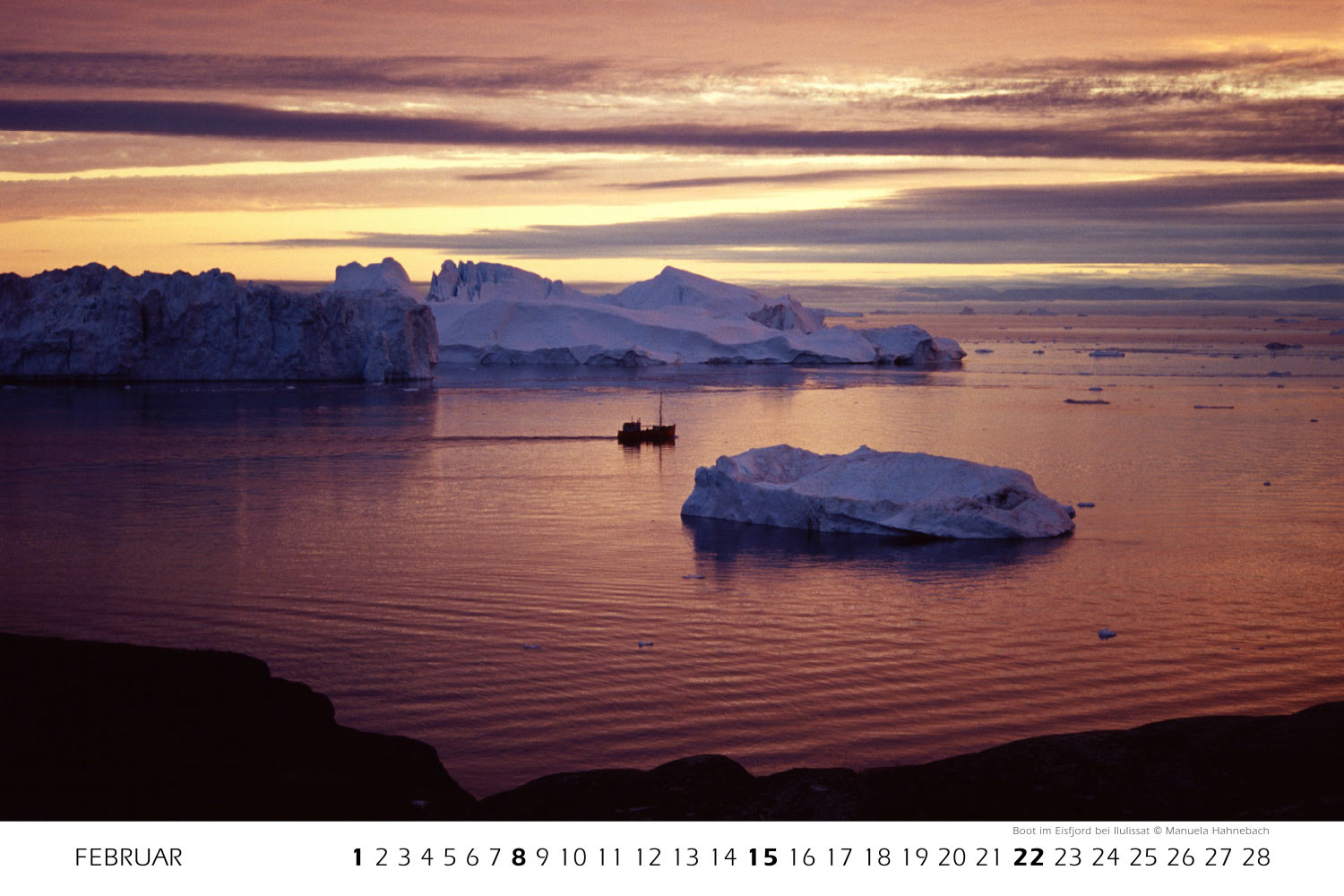Boot im Ilulissat-Eisfjord (Foto: Manuela Hahnebach) . Fotokalender Grönland 2009 . Fotografie Manuela Hahnebach & Andreas Kuhrt (Gestaltung: Designakut 2008)