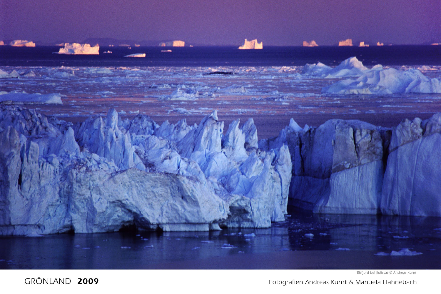 Mitternacht am Ilulissat-Eisfjord (Foto: Andreas Kuhrt) . Fotokalender Grönland 2009 . Fotografie Manuela Hahnebach & Andreas Kuhrt (Gestaltung: Designakut 2008)