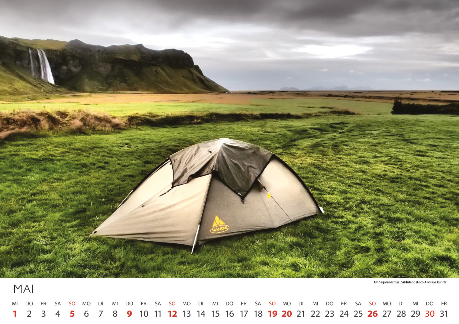 2012-Kalender-Island-2013-05 Camp am Seljalandsfoss in Südisland (Foto: Andreas Kuhrt) . Fotokalender Island 2013 . Fotografie Manuela Hahnebach & Andreas Kuhrt (Gestaltung: Designakut 2012)