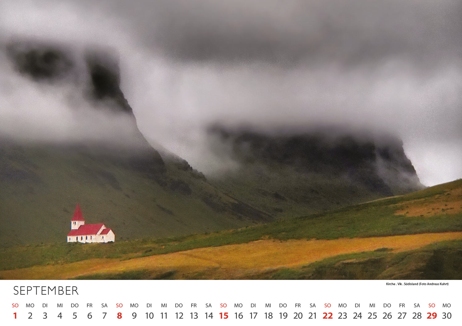 2012-Kalender-Island-2013-09 Kirche von Vik in Südisland (Foto: Andreas Kuhrt) . Fotokalender Island 2013 . Fotografie Manuela Hahnebach & Andreas Kuhrt (Gestaltung: Designakut 2012)