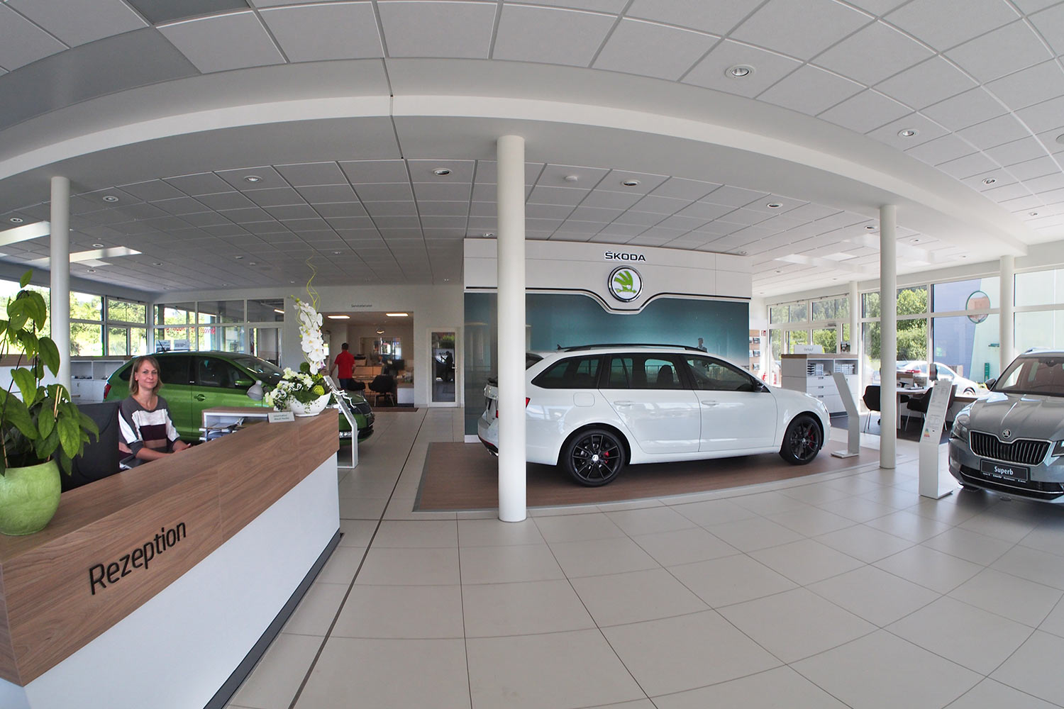 Eckardt Automobile . Škoda Autohaus Wichtshausen: Innenansicht (Fotografie: Manuela hahnebach 2016)