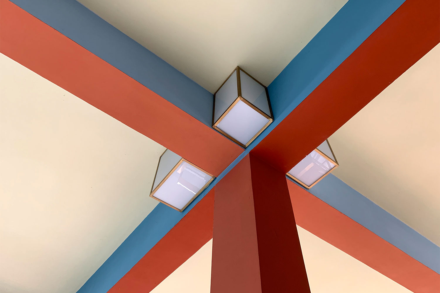 Bauhaushotel "Haus des Volkes" Probstzella: Blauer Saal (Foto: Manuela Hahnebach)