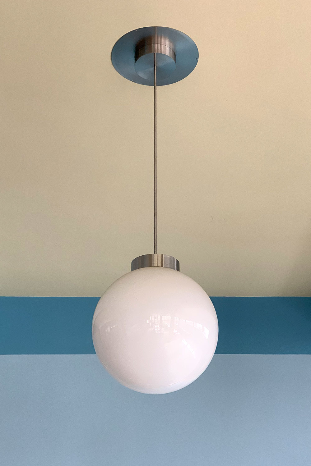 Bauhaushotel "Haus des Volkes" Probstzella: Deckenlampen (Foto: Manuela Hahnebach)