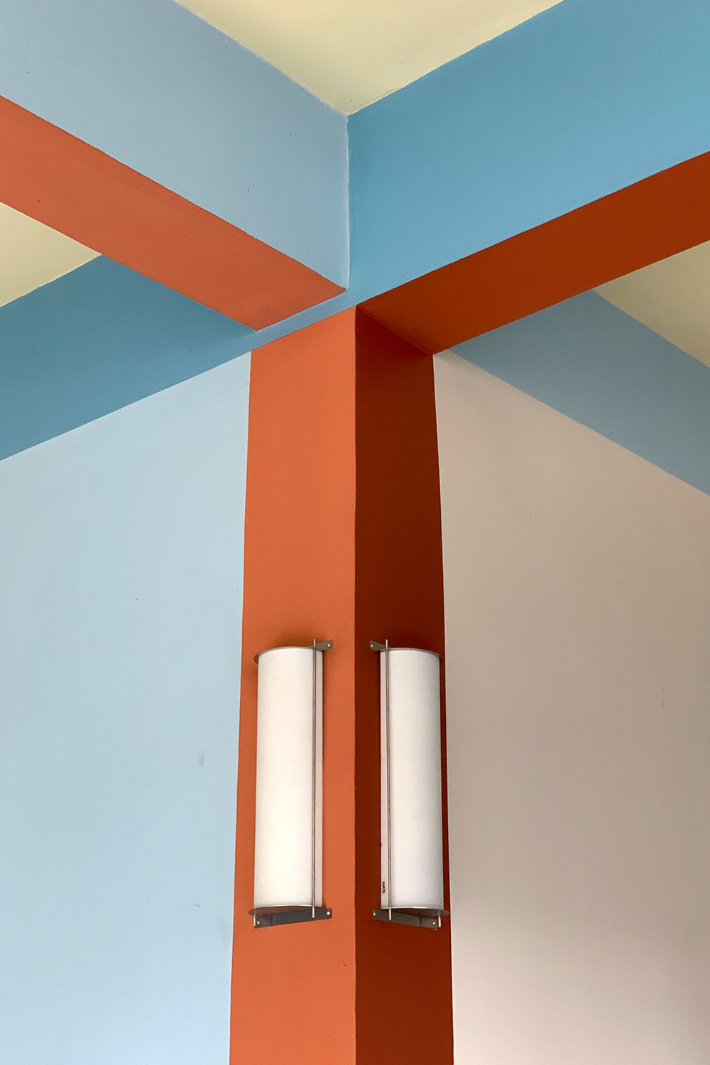 Bauhaushotel "Haus des Volkes" Probstzella: Wandlampen (Foto: Manuela Hahnebach)