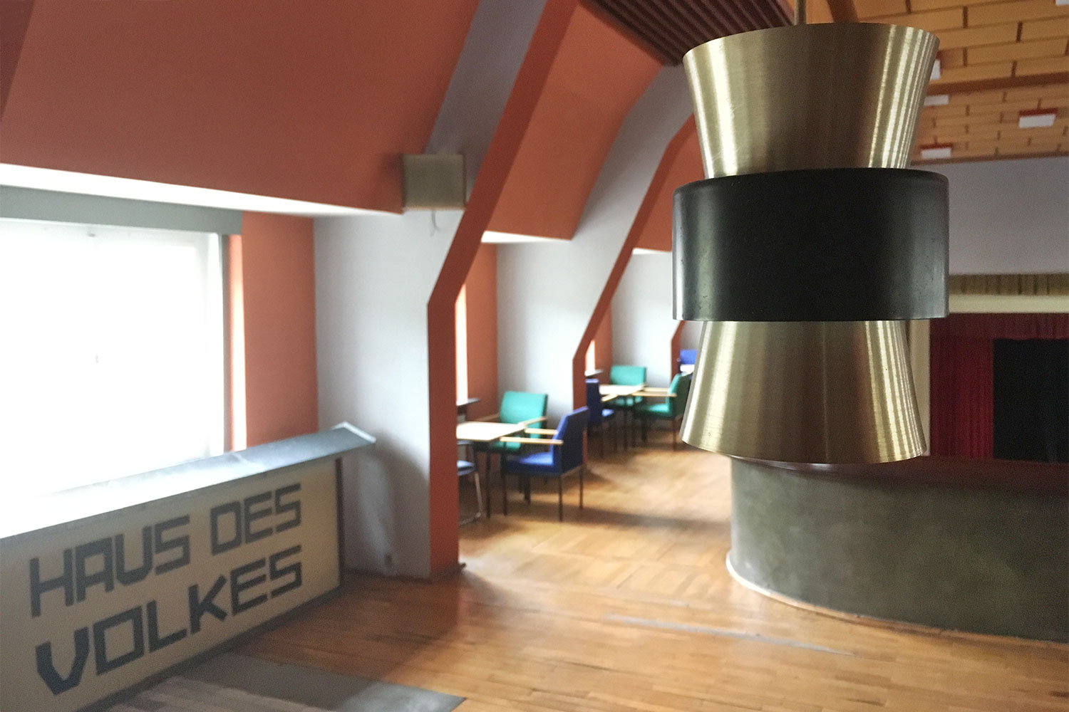 Bauhaushotel "Haus des Volkes" Probstzella: Saal (Foto: Andreas Kuhrt)