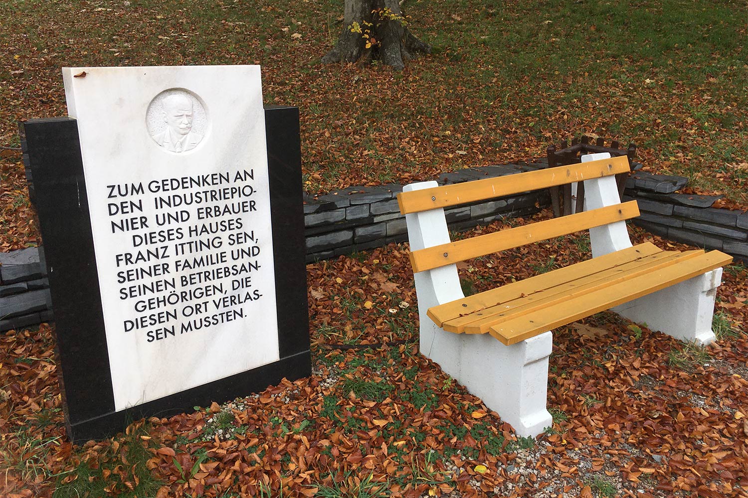 Bauhaushotel "Haus des Volkes" Probstzella: Gedenkstein Franz Itting (Foto: Andreas Kuhrt)