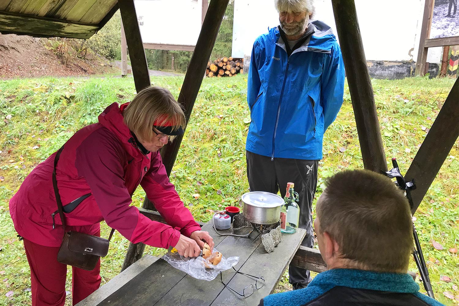 Seminargruppentreffen 2019 in Probstzella: am Grenzturm (Foto: Bernd Glier)