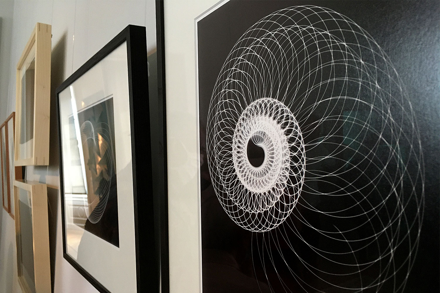 Ausstellung "Schönheit der Form. Die Designerin Christa Petroff-Bohne" . KHB Studentenarbeiten grafische Übung (Lutz Gelbert) . Kunstgewerbemuseum Schloss Pillnitz 2020 (Foto: Andreas Kuhrt)