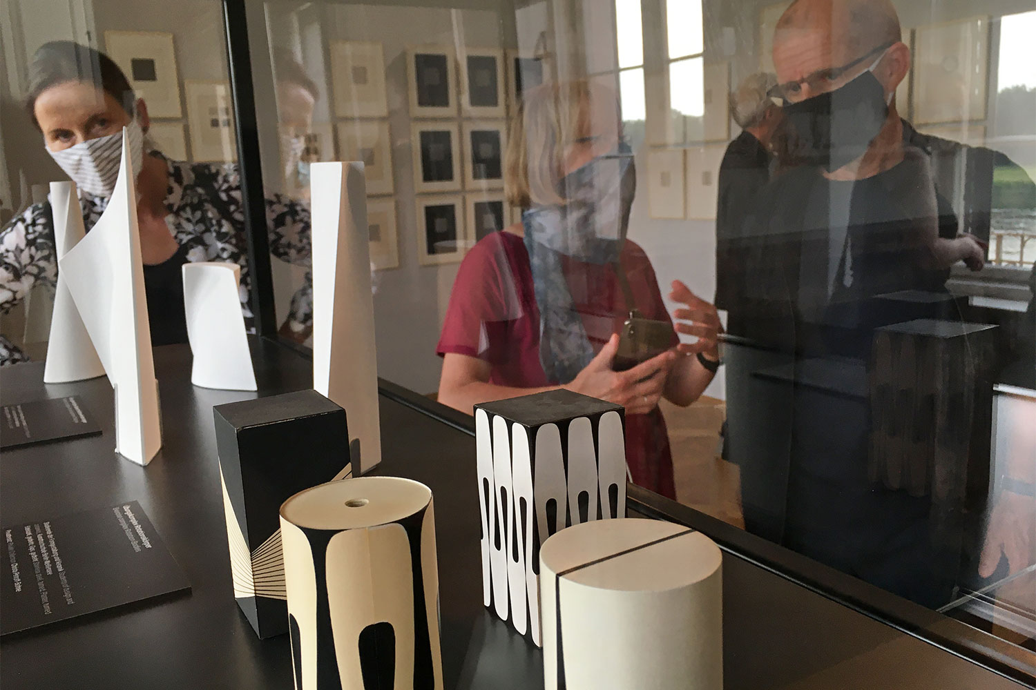 Ausstellung "Schönheit der Form. Die Designerin Christa Petroff-Bohne" . KHB Studentenarbeiten (Manuela Hahnebach, Bernd Glier, KHB Absolventen Design) . Kunstgewerbemuseum Schloss Pillnitz 2020 (Foto: Andreas Kuhrt)