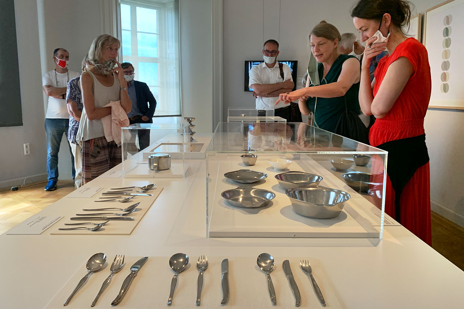 Ausstellung "Schönheit der Form. Die Designerin Christa Petroff-Bohne" . Bestecke und Hotelgeschirr aus Edelstahl . Kunstgewerbemuseum Schloss Pillnitz 2020 (Foto: Manuela Hahnebach)