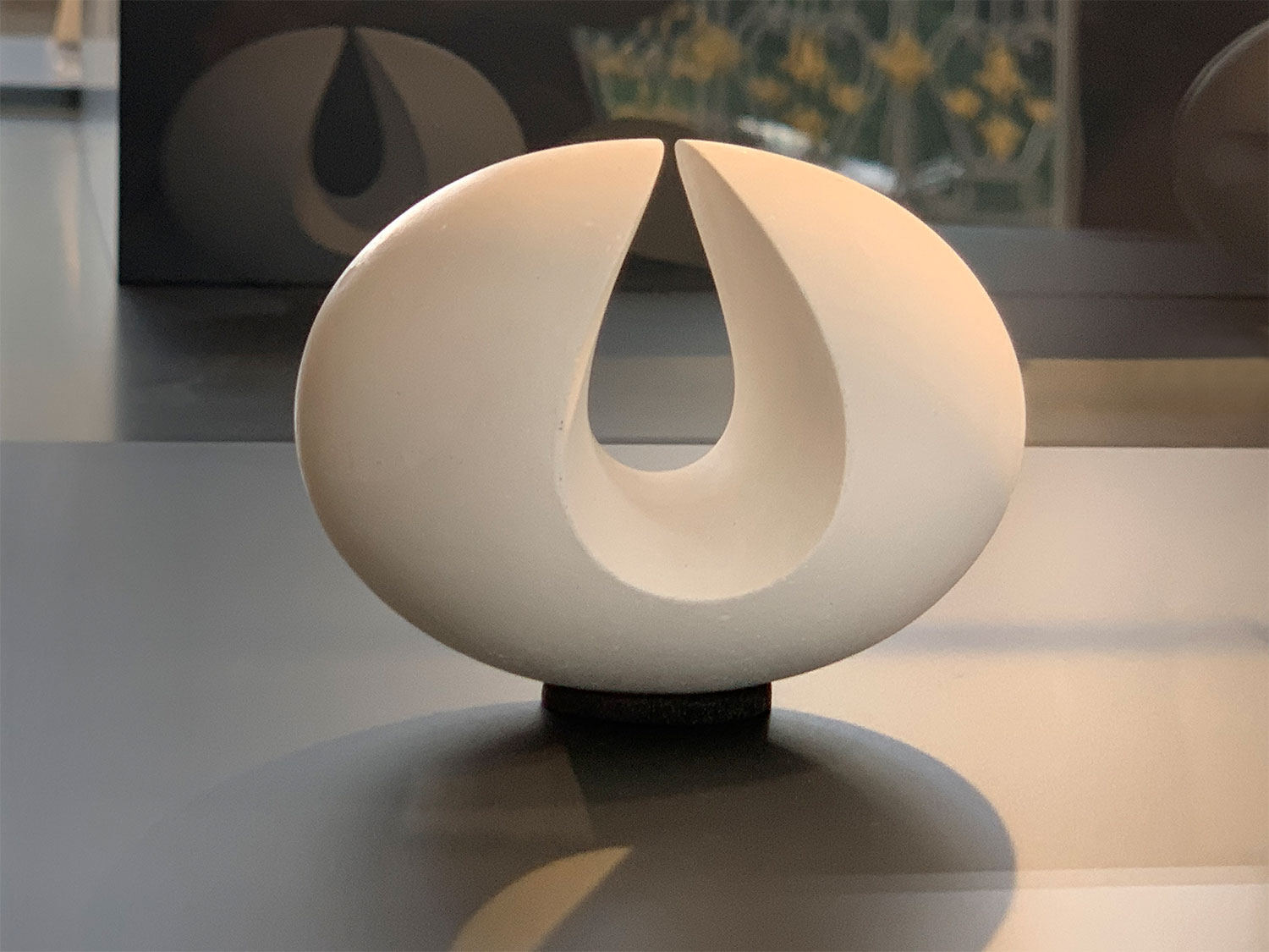 Ausstellung "Schönheit der Form. Die Designerin Christa Petroff-Bohne" . KHB Studentenarbeit Formvarianten . Kunstgewerbemuseum Schloss Pillnitz 2020 (Foto: Manuela Hahnebach)