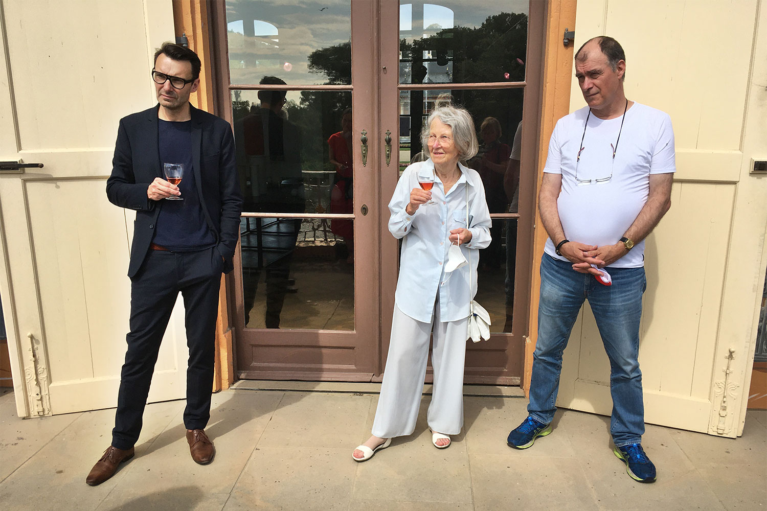 Eröffnung der Ausstellung "Schönheit der Form. Die Designerin Christa Petroff-Bohne" (Mitte, links: Thomas Geisler, Museumsdirektor) . Kunstgewerbemuseum Schloss Pillnitz 2020 (Foto: Andreas Kuhrt)