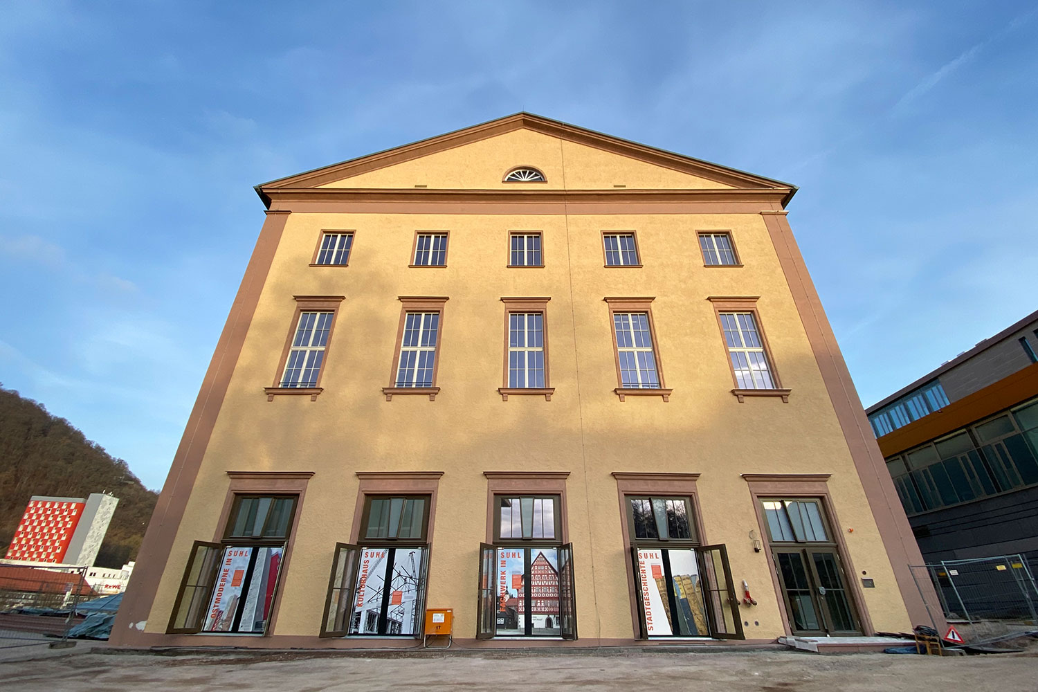 Haus der Geschichte Suhl (Foto: Andreas Kuhrt, Gestaltung: design.akut.zone 2021)