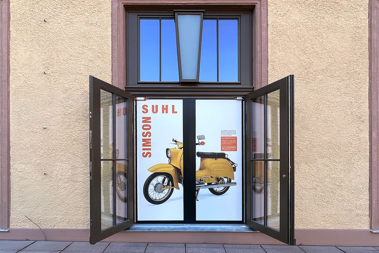 Haus der Geschichte Suhl: Plakat Simson (Foto: Manuela Hahnebach, Gestaltung: design.akut.zone 2021)