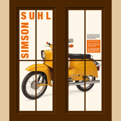 Portalgebäude Suhl (Plakate außen): Simson (Foto: Manuela Hahnebach, Gestaltung: design.akut.zone 2021)