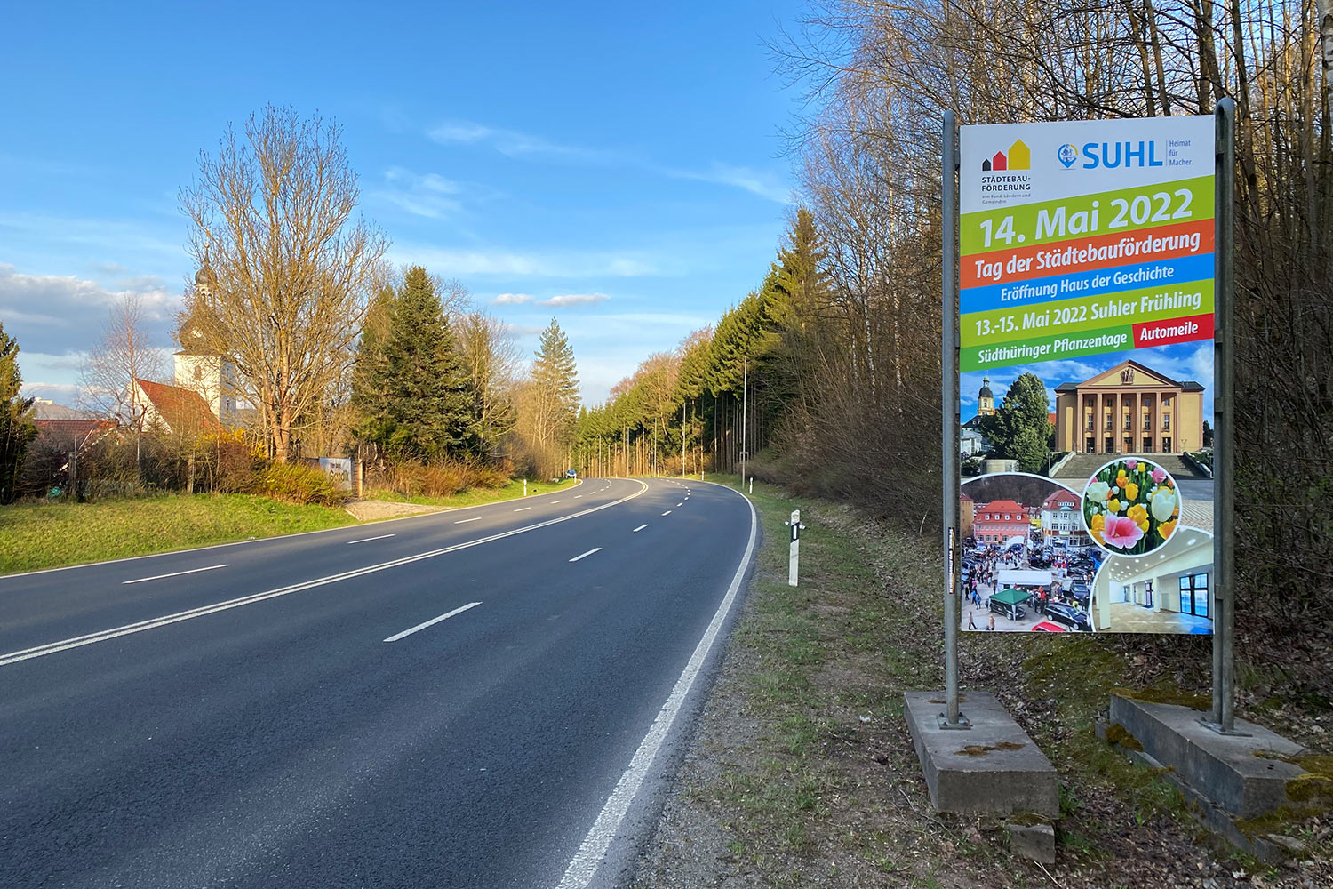 2022-suhl-aufsteller-tag-der-staedtebaufoerderung-IMG_6589ak Städtebauförderung Suhl: Eröffnung Haus der Geschichte (Aufsteller) (Gestaltung: design.akut.zone)