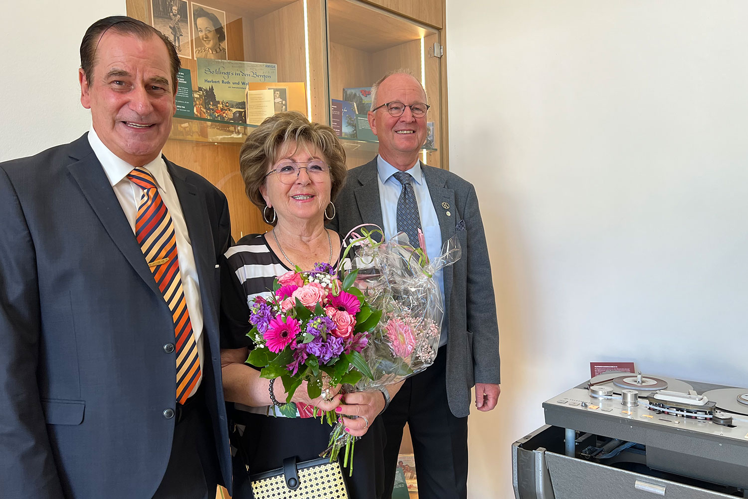 Eröffnung Haus der Geschichte Suhl 2022: Ausstellung Herbert Roth Ensemble: Wolf-Dieter-Schmidt, Karin Roth, Matthias Rolfs (Foto: Manuela Hahnebach)