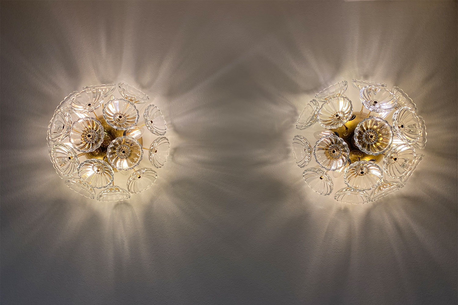 Eröffnung Haus der Geschichte Suhl 2022: alte Wandleuchten (Foto: Andreas Kuhrt)