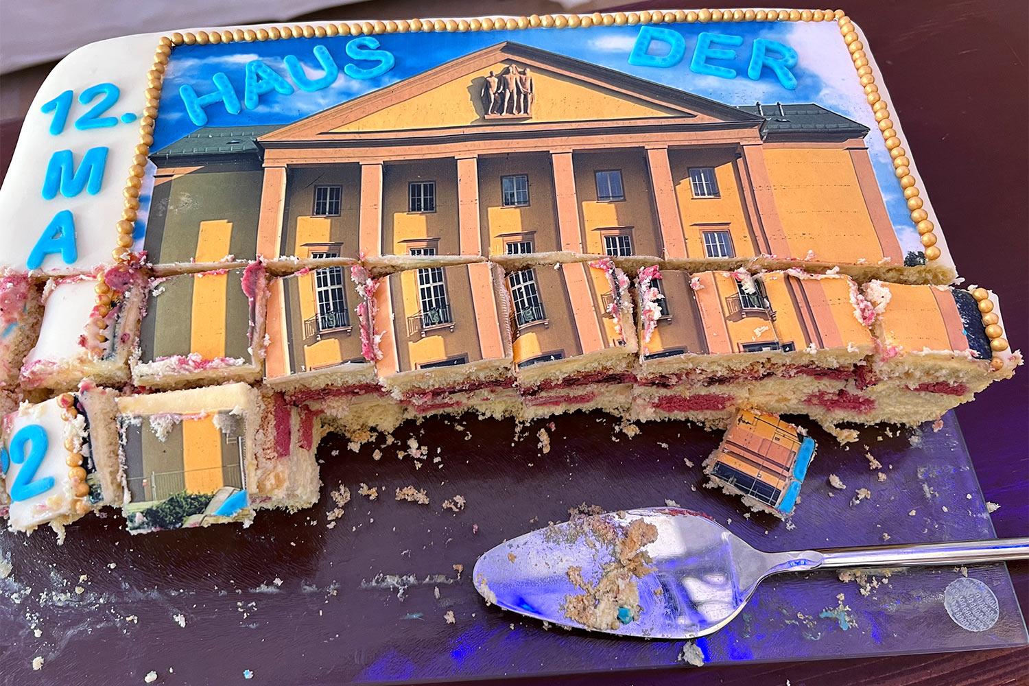 Eröffnung Haus der Geschichte Suhl 2022: Kuchen (Foto: Manuela Hahnebach)