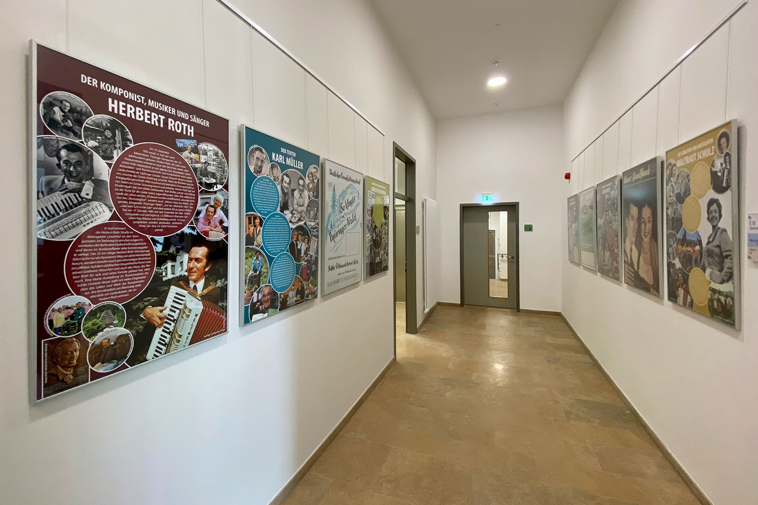 Eröffnung Haus der Geschichte Suhl 2022: Ausstellung Herbert Roth Ensemble: Plakate (Foto: Andreas Kuhrt, Gestaltung: design.akut.zone)