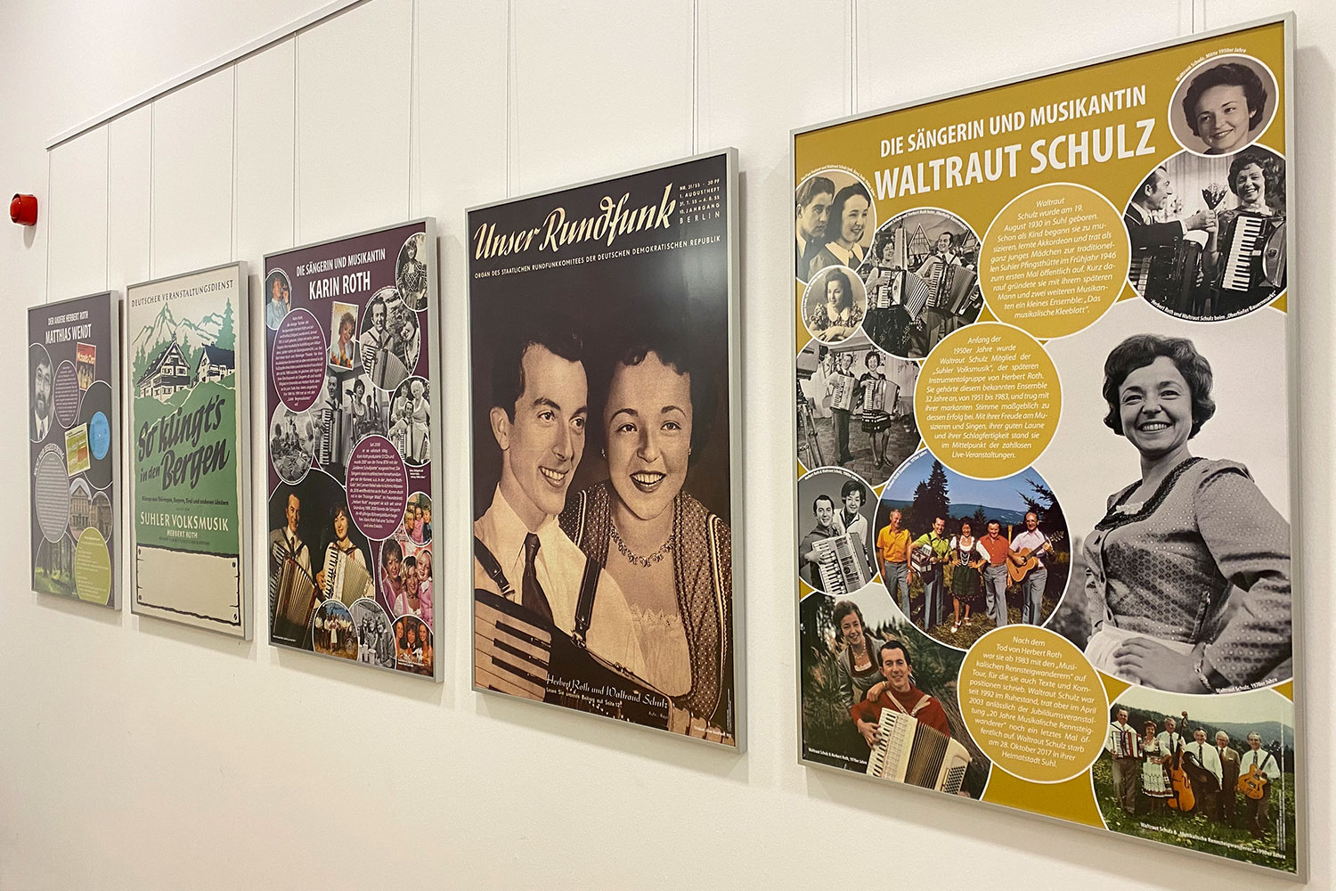 Eröffnung Haus der Geschichte Suhl 2022: Ausstellung Herbert Roth Ensemble: Plakate (Foto: Andreas Kuhrt, Gestaltung: design.akut.zone)