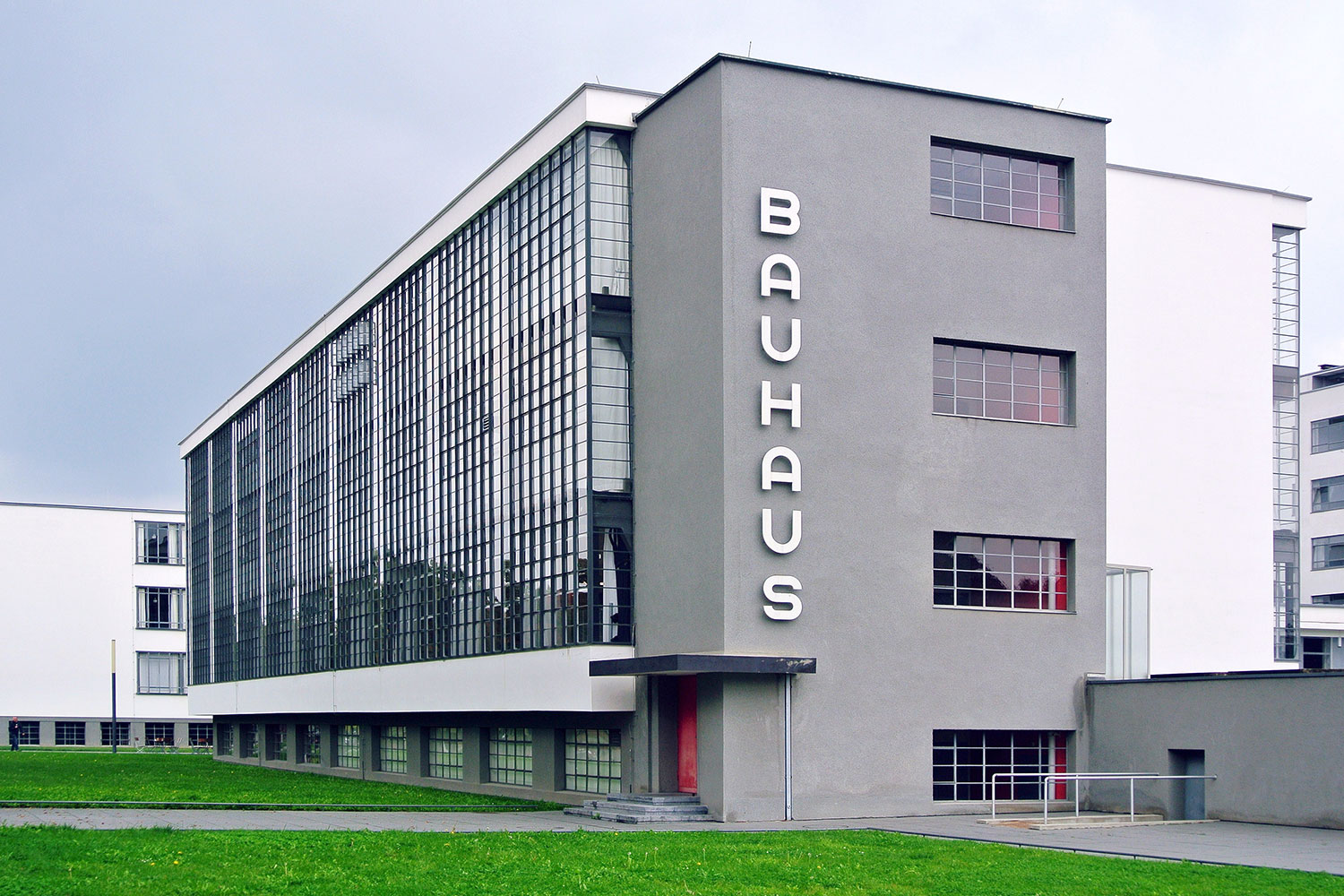Dessau-Bauhaus-6265-Foto-Spyrosdrakopoulos-CC-BY-SA-4.0 Bauhaus Dessau (Foto: Spyrosdrakopoulos, 2014, Wikimedia Commons CC BY SA 4.0)