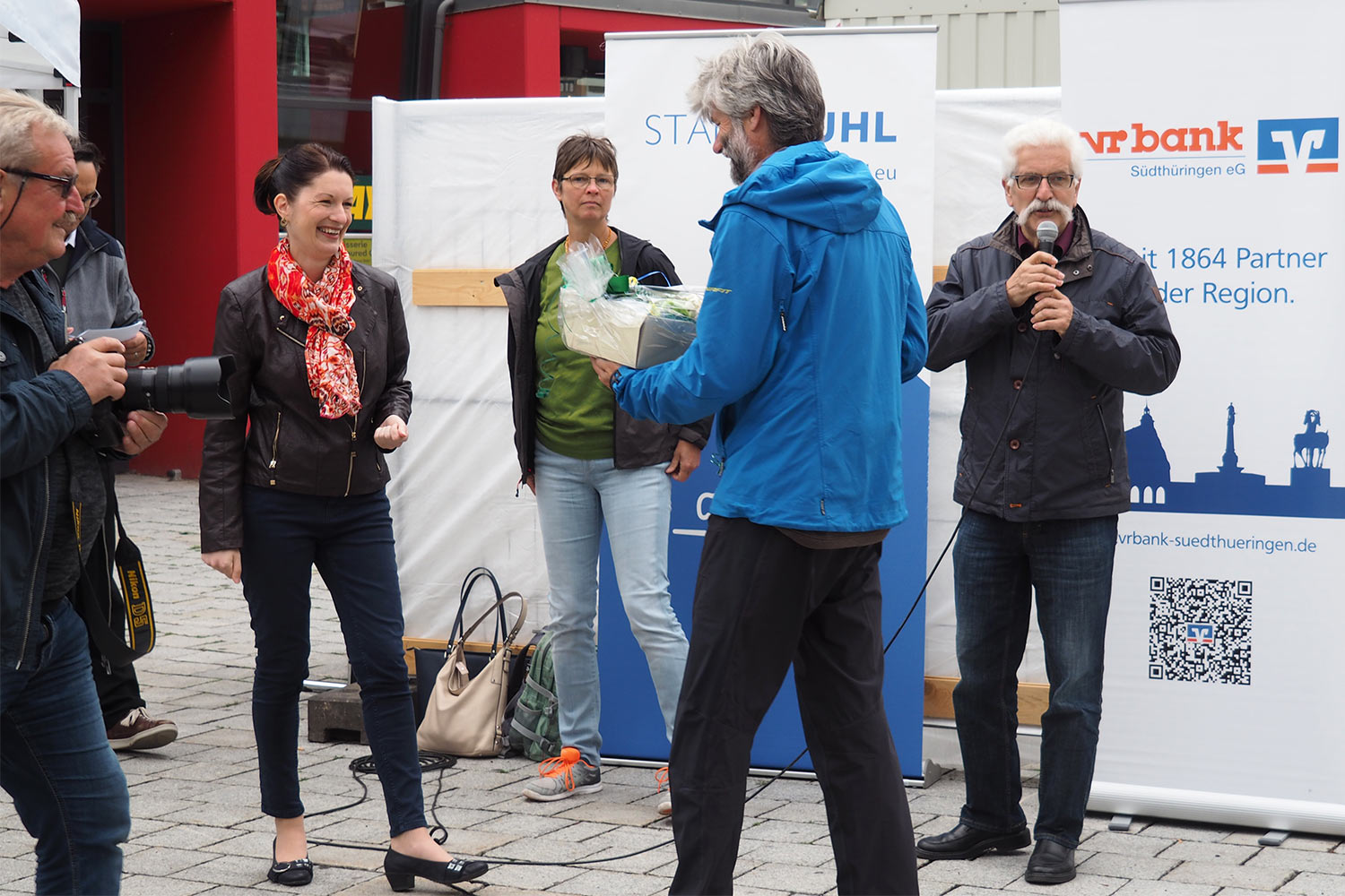 E0022442mh-2018-suhl-foto-openair-wildlife-tierpark-suhl-eroeffnung Ausstellungseröffnung: Preisverleihung: Andreas Kuhrt . Foto Openair "Wildlife - Tierpark Suhl" 23.06.2018 (Foto: Manuela Hahnebach)