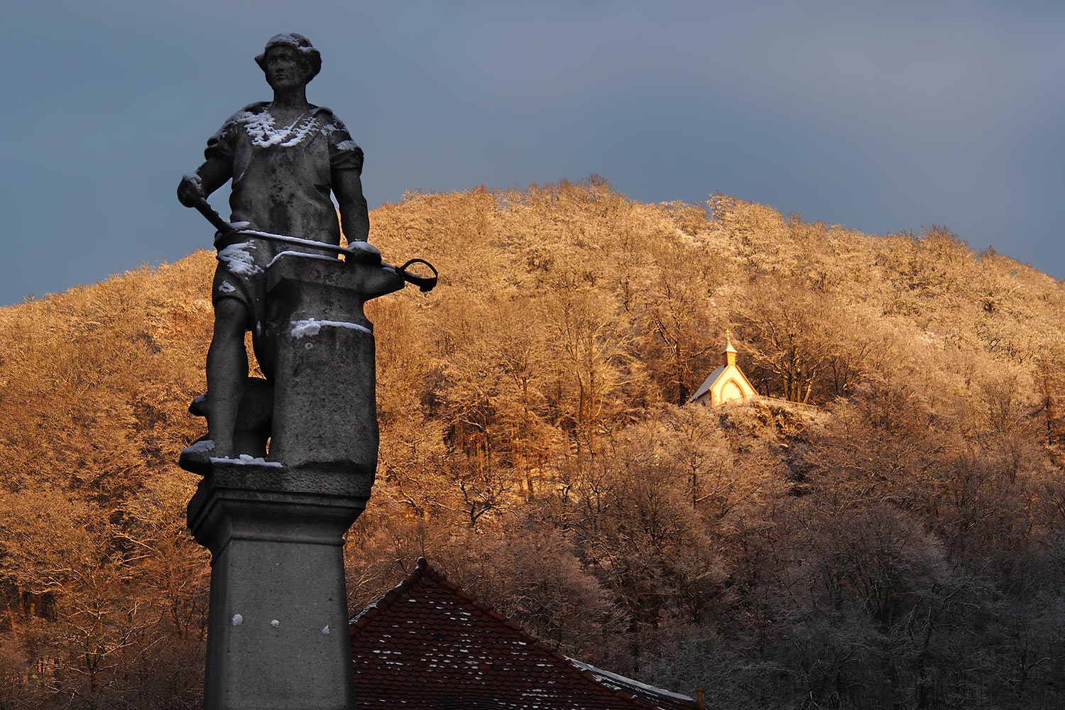 Waffenschmied vor Domberg mit Ottilienkapelle . Suhl (Foto: Manuela Hahnebach 2012)