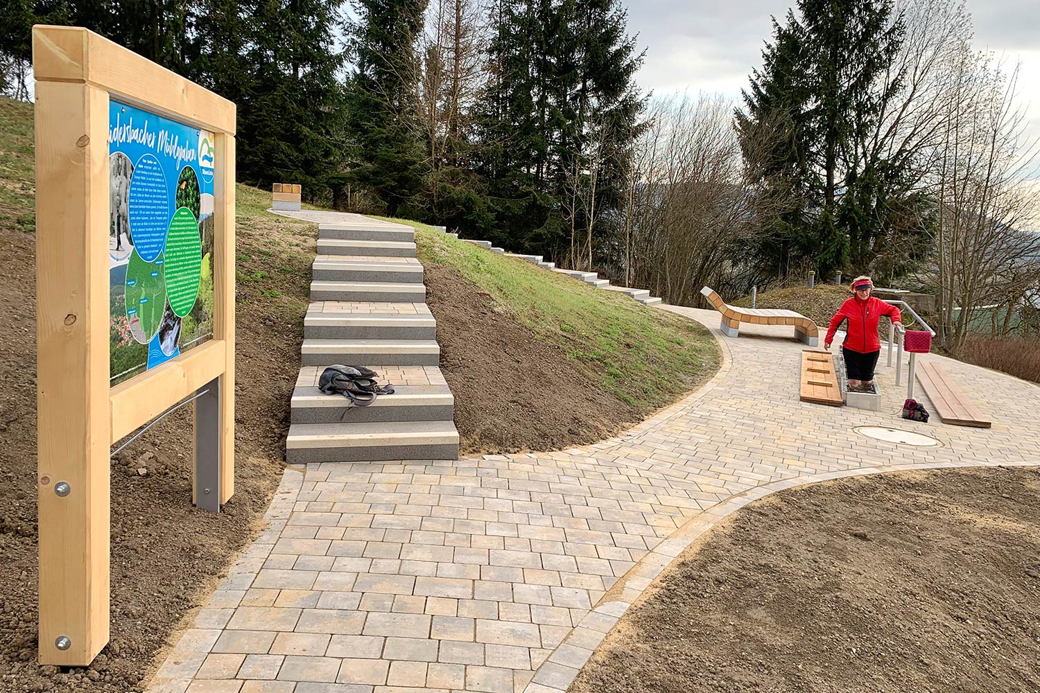 "Blaue Linie" Goldlauter-Heidersbach: Rastplatz "Heidersbacher Mühlgraben" (Foto: Andreas Kuhrt)