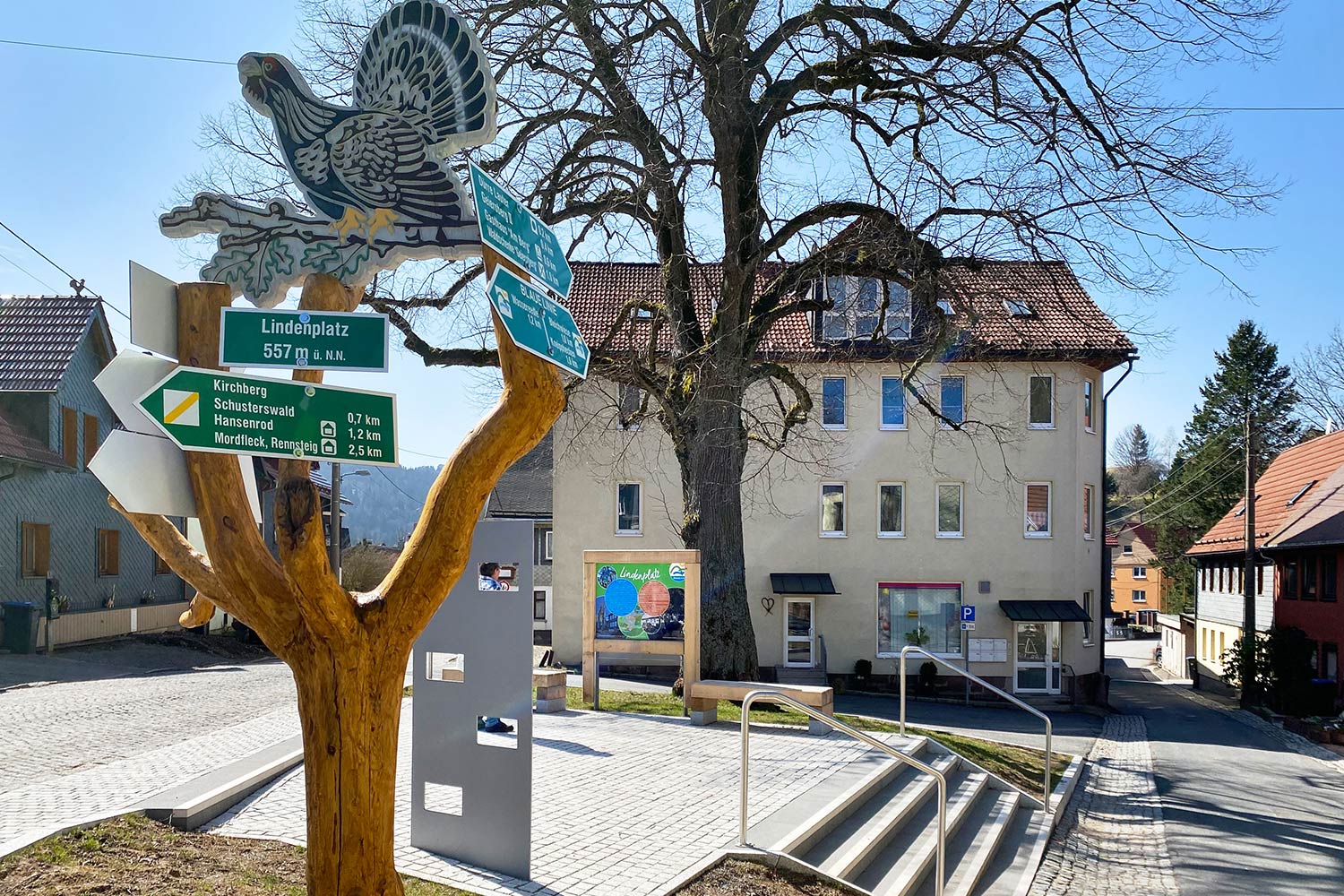 "Blaue Linie" Goldlauter-Heidersbach: am Rastplatz "Lindenplatz" (Foto: Manuela Hahnebach)