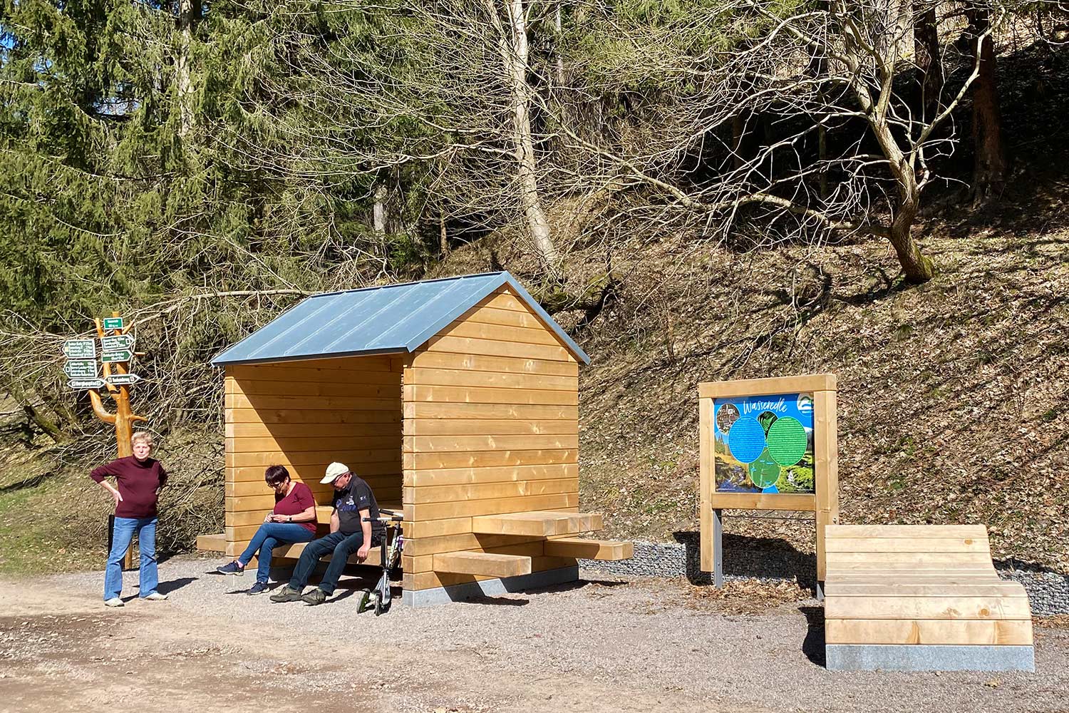 "Blaue Linie" Goldlauter-Heidersbach: Rastplatz "Wasseredle" im Pochwerksgrund Goldlauter (Foto: Manuela Hahnebach)