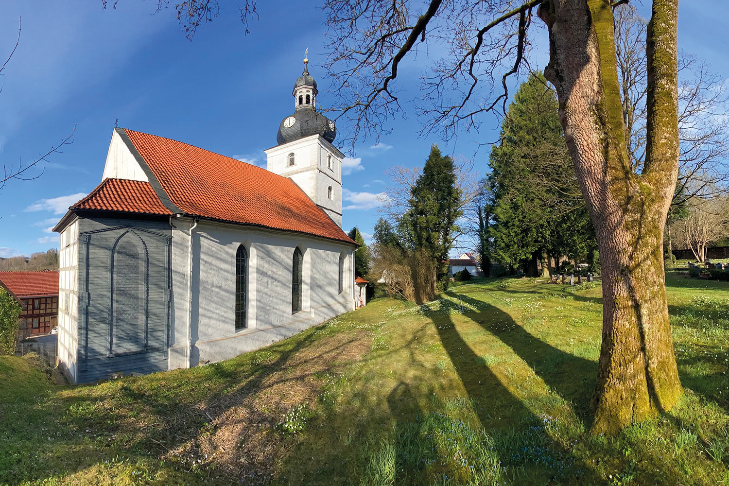 Suhl-Heinrichs: Kirche St. Ulrich (Foto: Andreas Kuhrt, 2022)